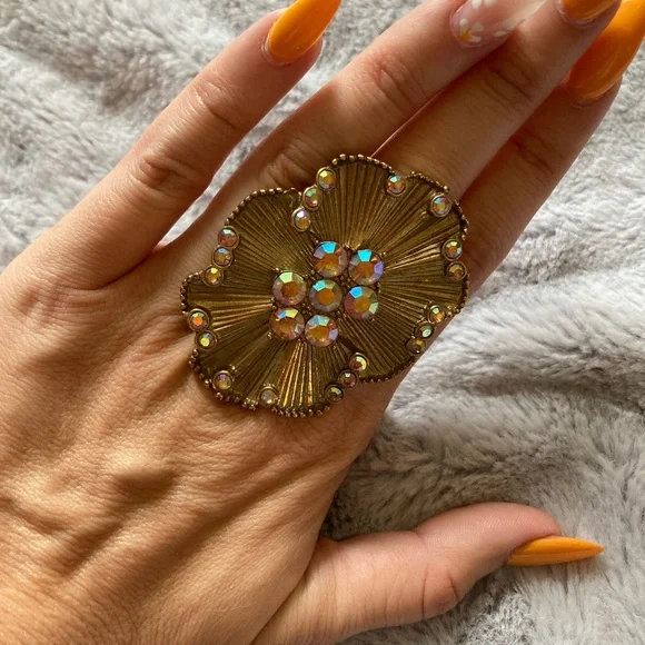 EUC Guess Stretchy Gold Ring - Picture 4 of 6